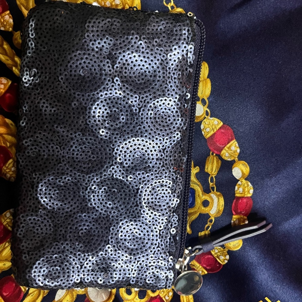 🎶LOFT NAVY Sequin Wristlet